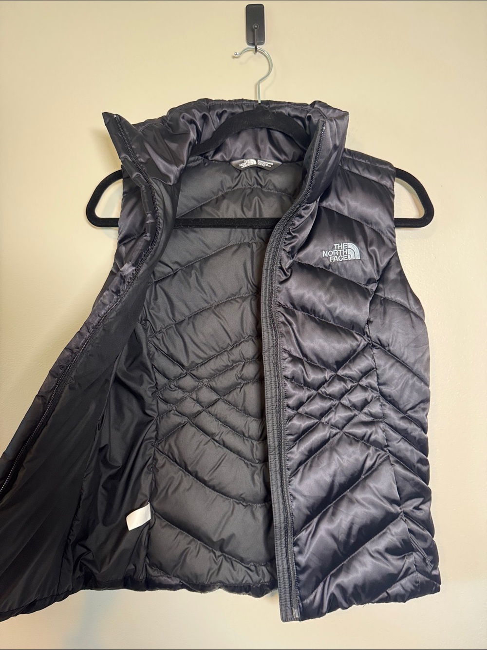The North Face Women’s 550 Quilted Puffer Vest - Picture 4 of 6